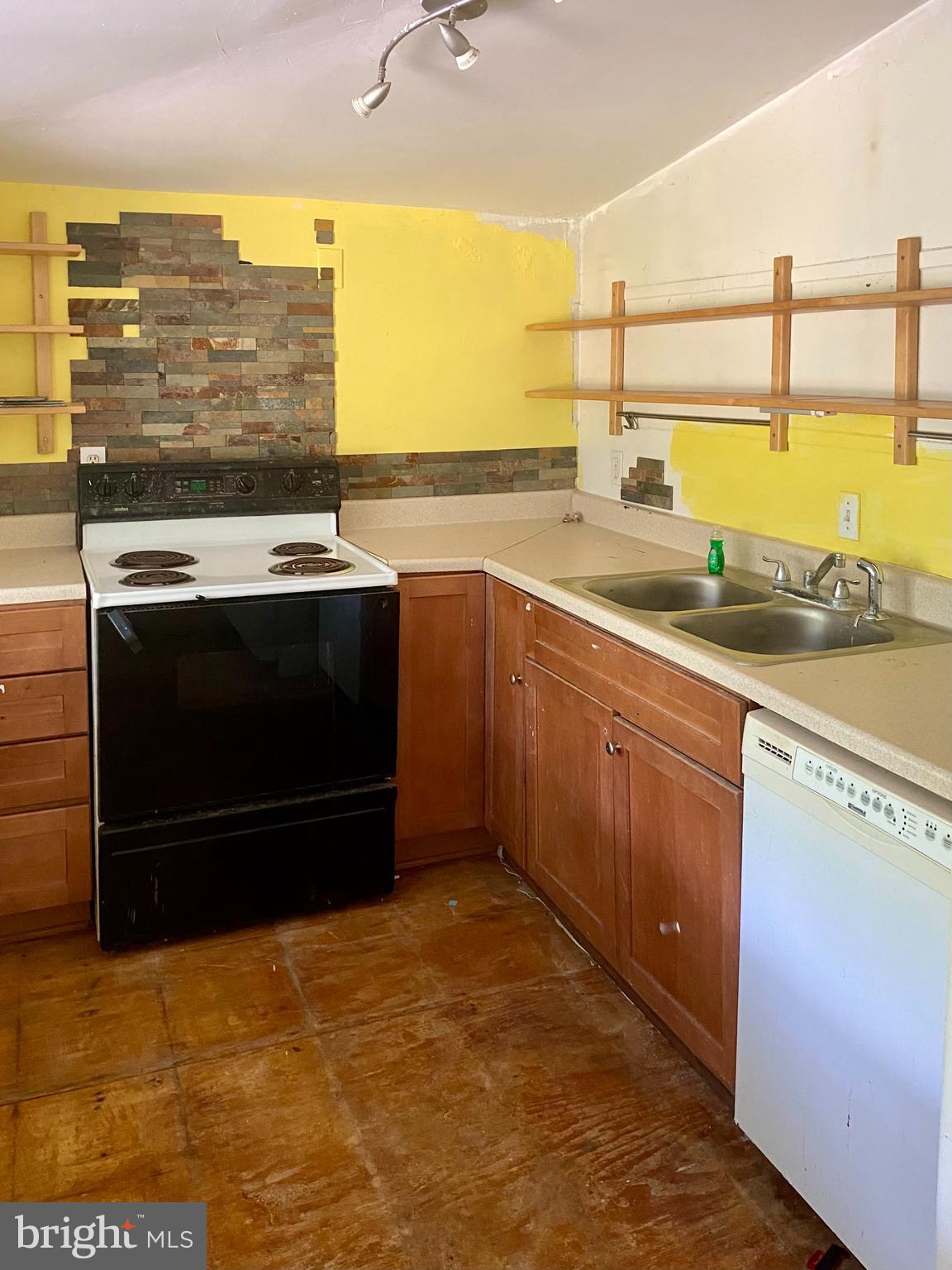 IDLEWILDE ON THE BAY - Residential