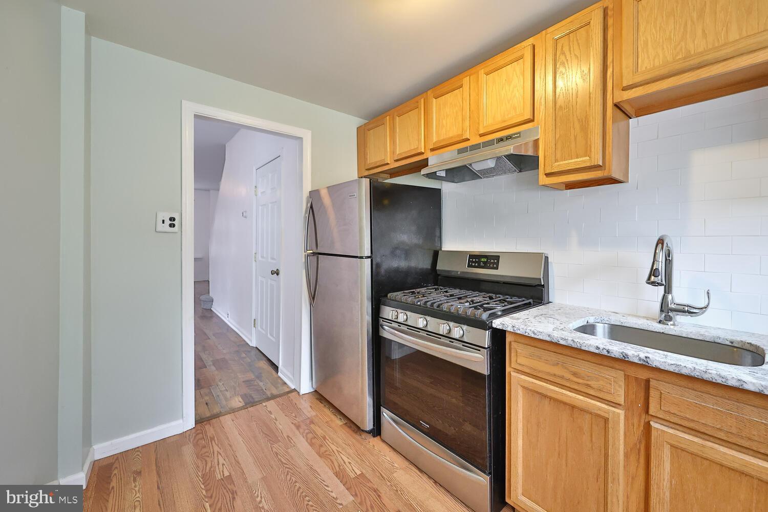 PORT RICHMOND - Residential Lease