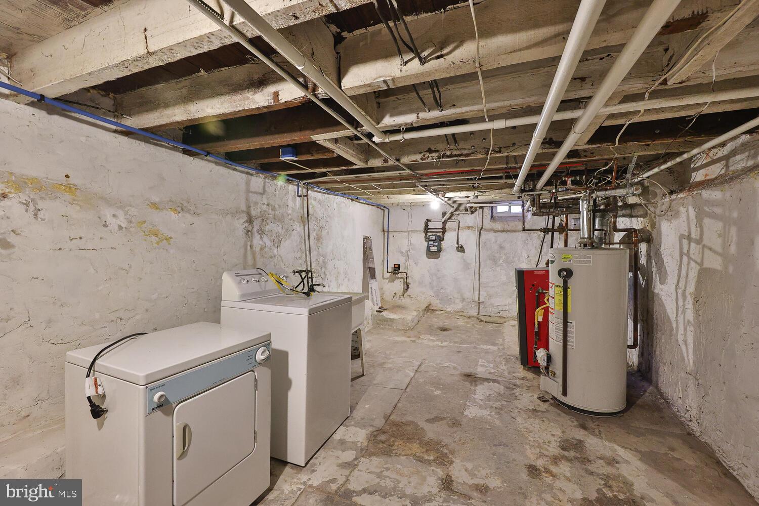 PORT RICHMOND - Residential Lease