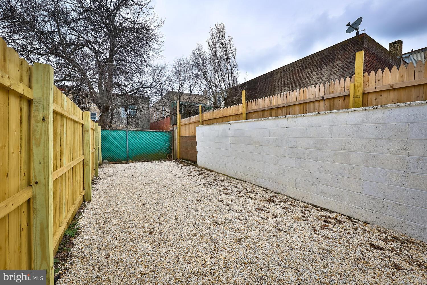 PORT RICHMOND - Residential Lease