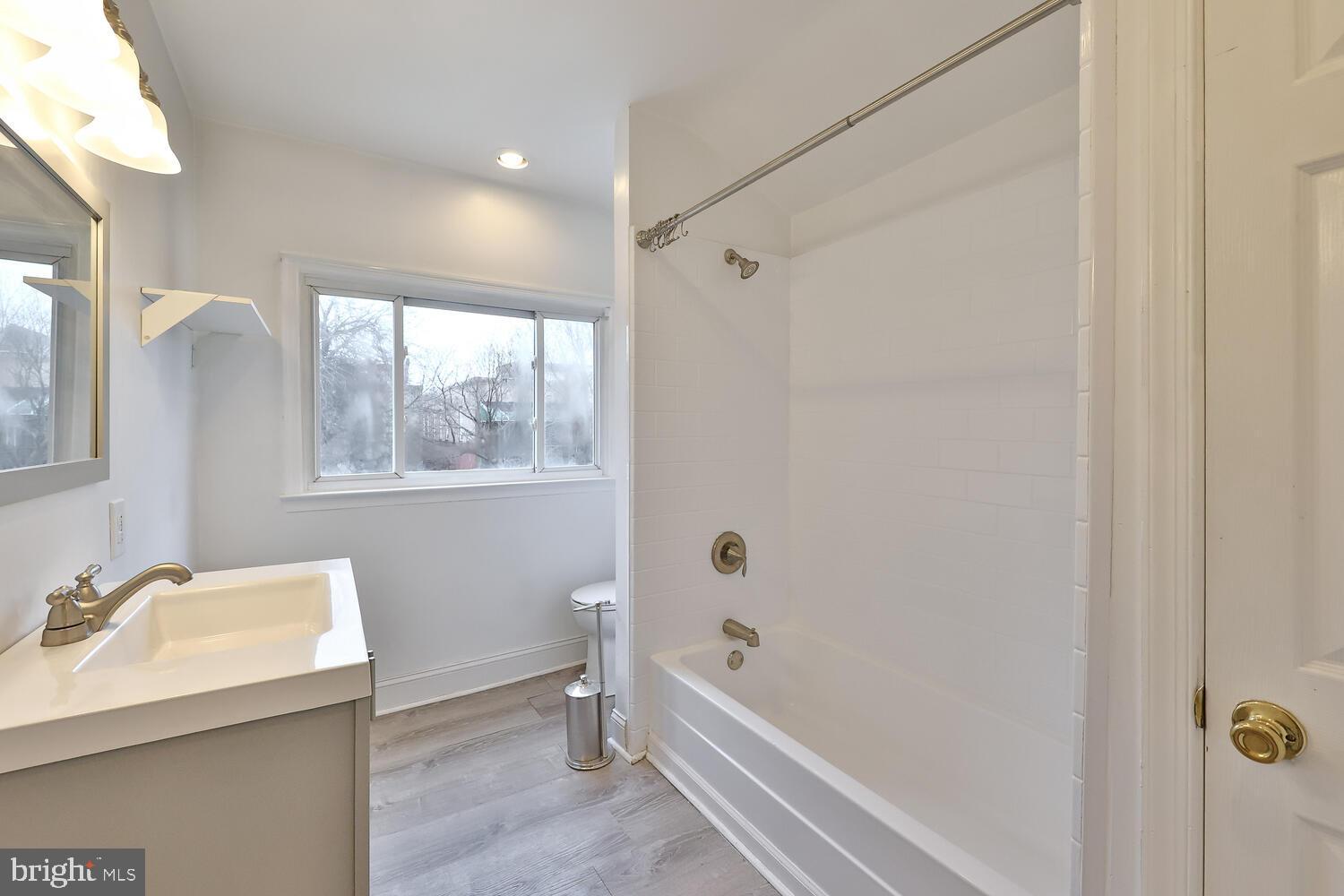 PORT RICHMOND - Residential Lease