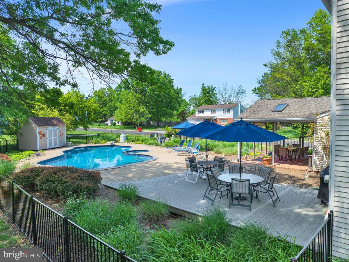 OAK WOOD EAST - Residential