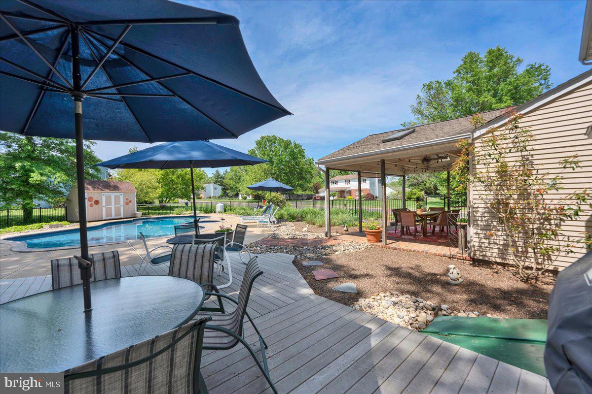 OAK WOOD EAST - Residential