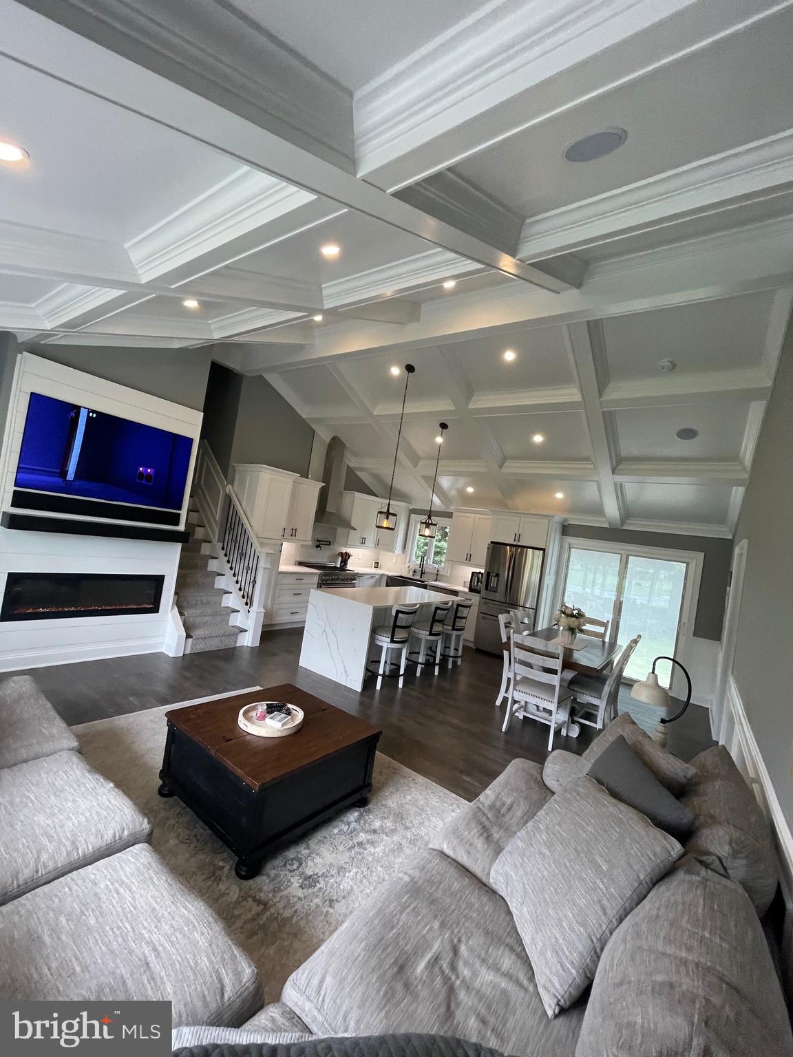 230 STEPHEN DRIVE