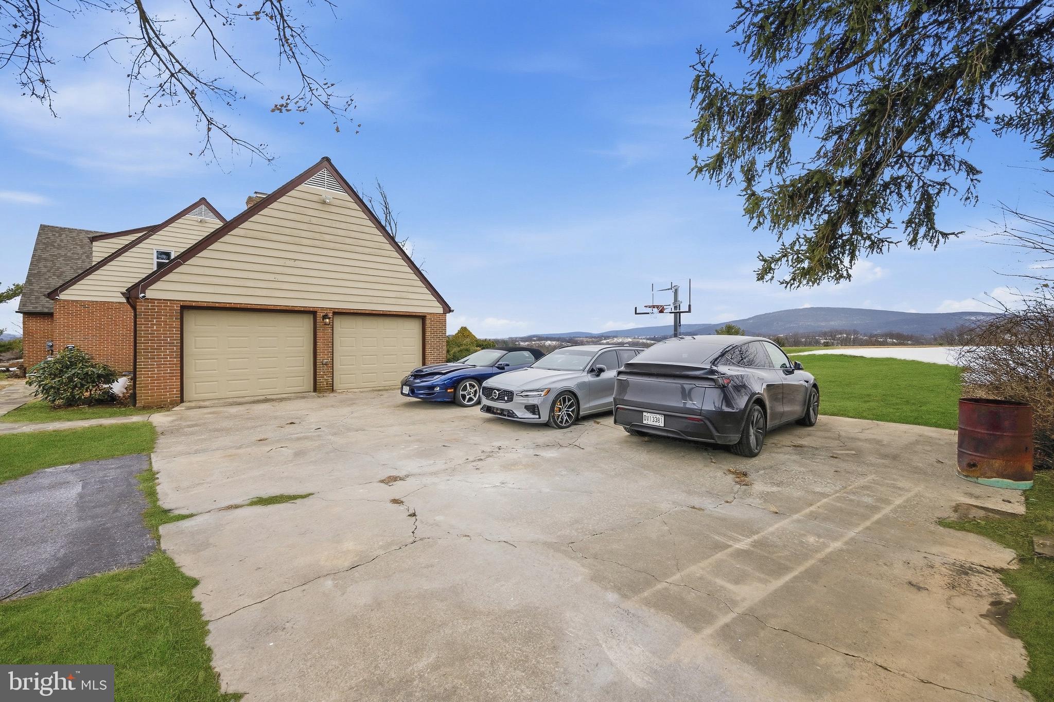 MIDDLETOWN VIEWS - Residential