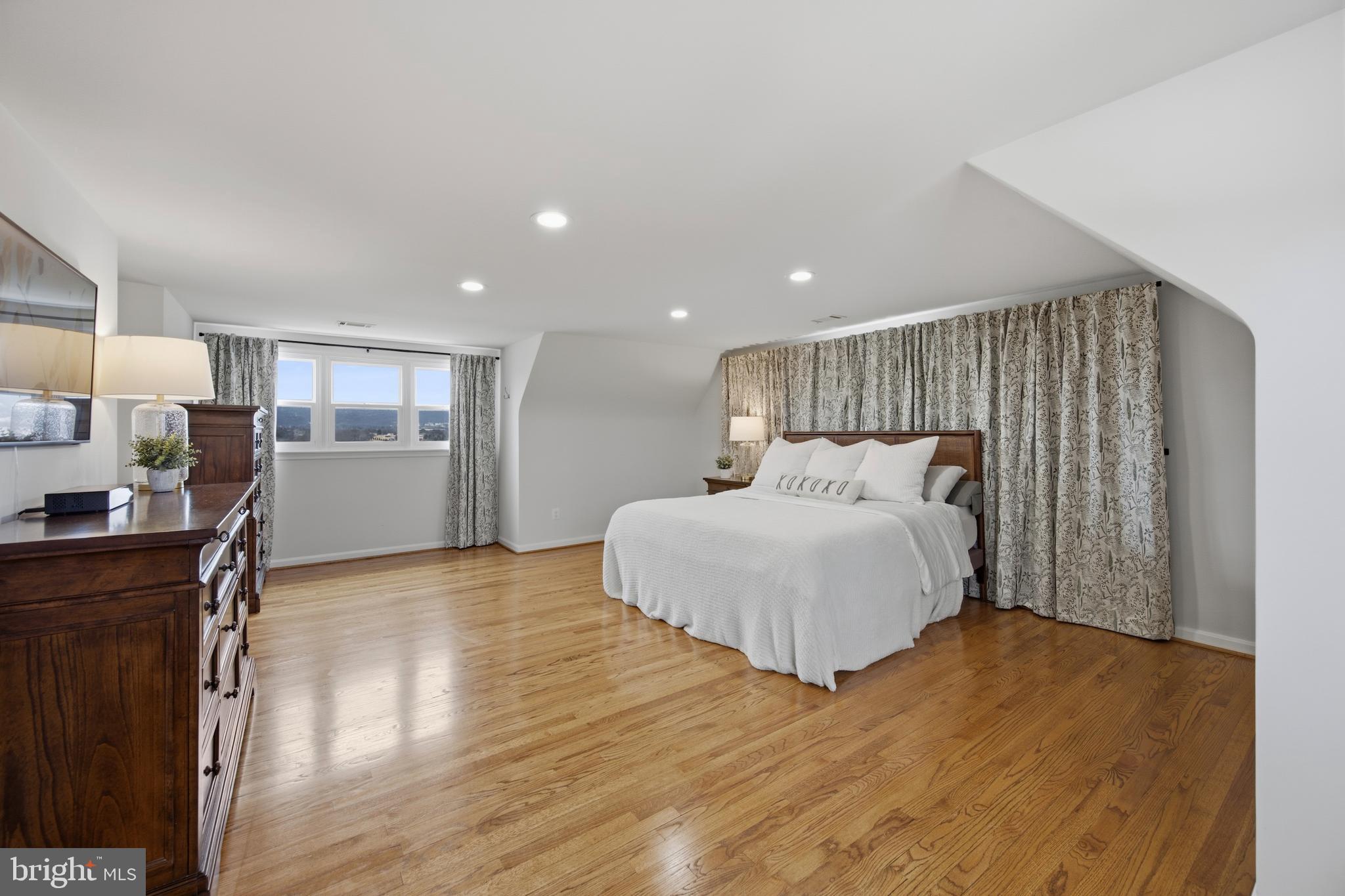 MIDDLETOWN VIEWS - Residential