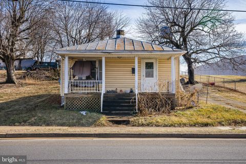 Homes For Sale - 1012 E Main Street<br/> LURAY, VA 22835