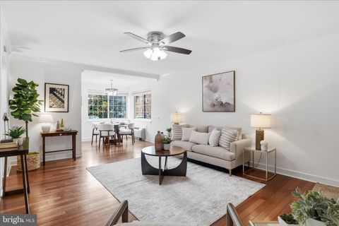 Condo For Sale - 820-B S Washington Street #125<br/> ALEXANDRIA, VA 22314