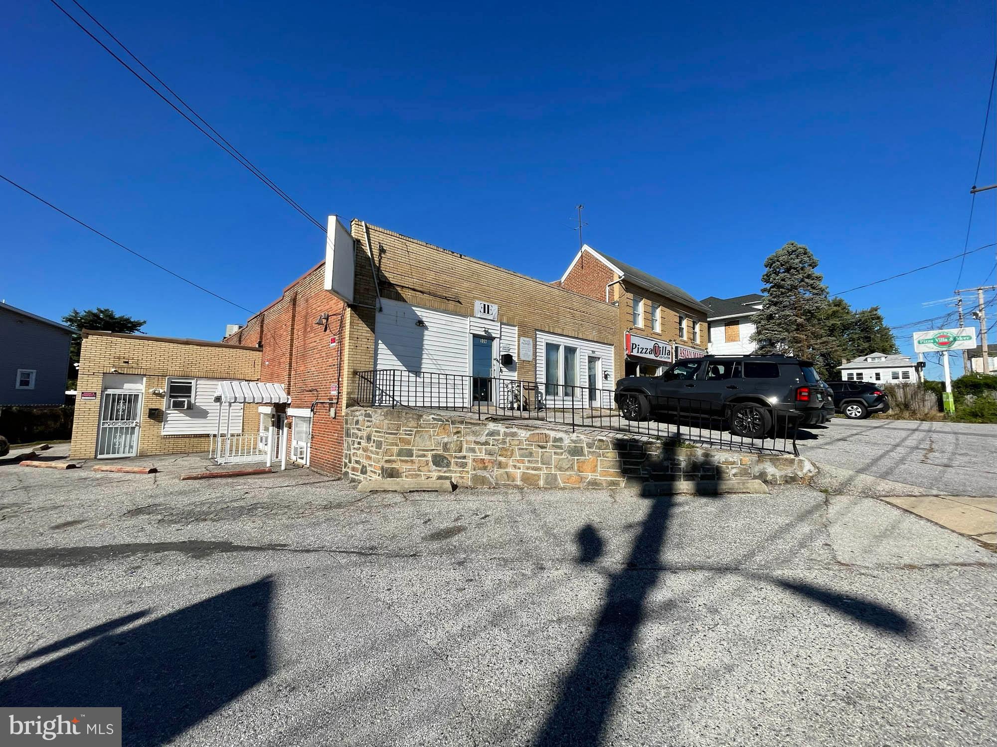 900 LEEDS AVENUE