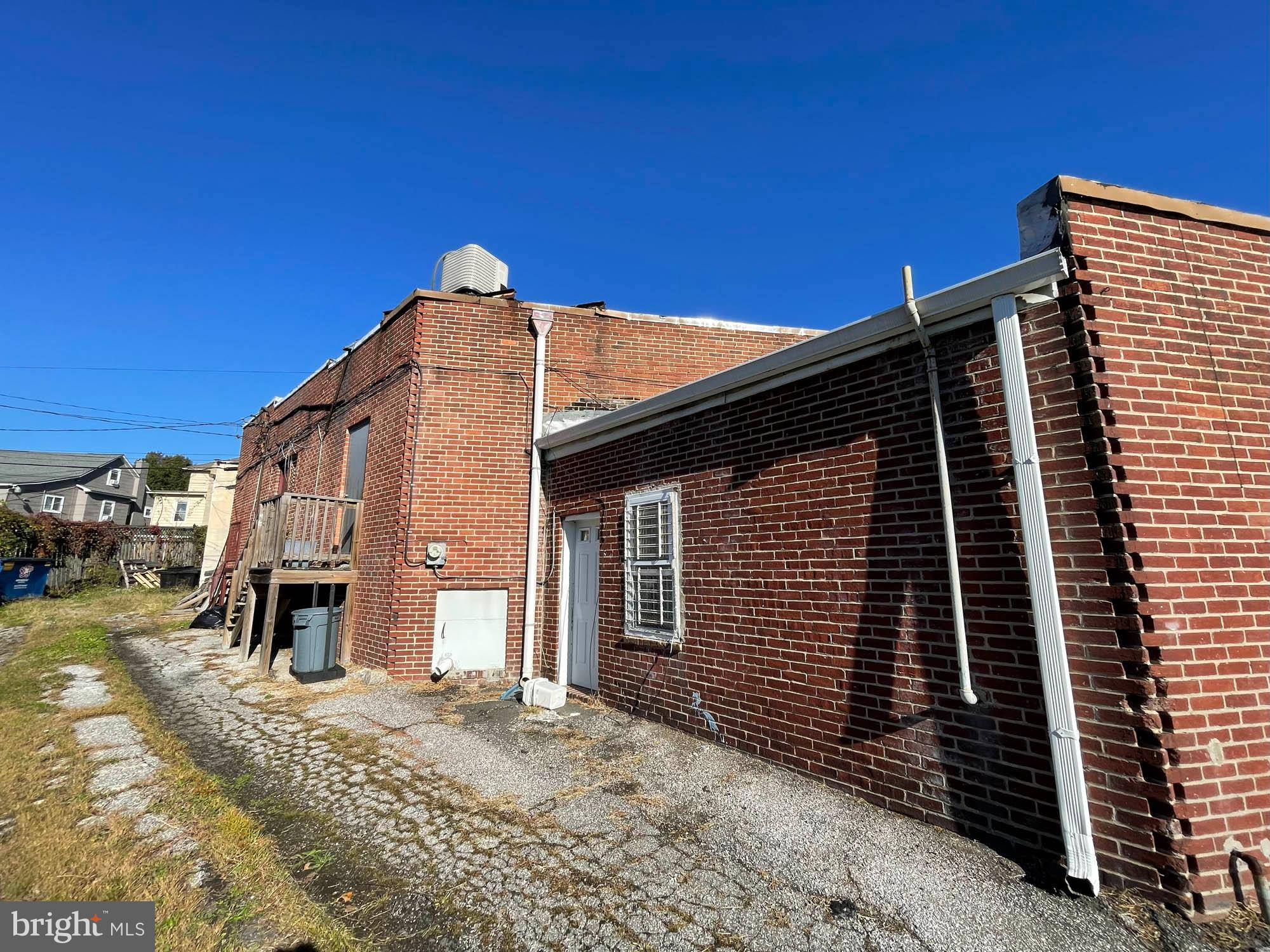 ARBUTUS - Commercial Sale