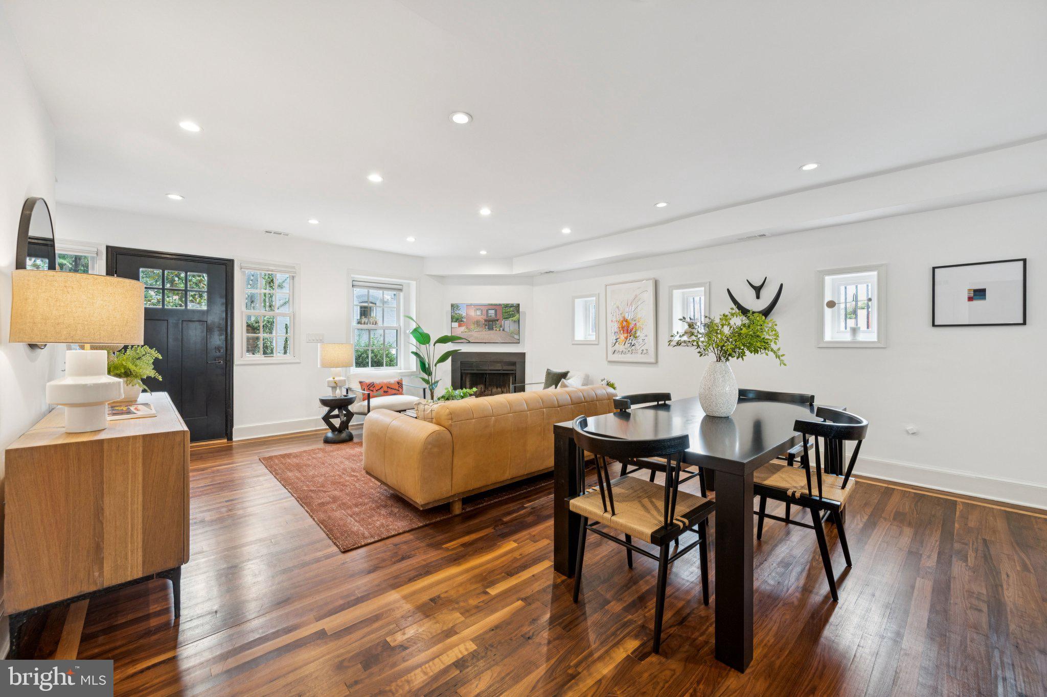 1 DERBY LANE SE