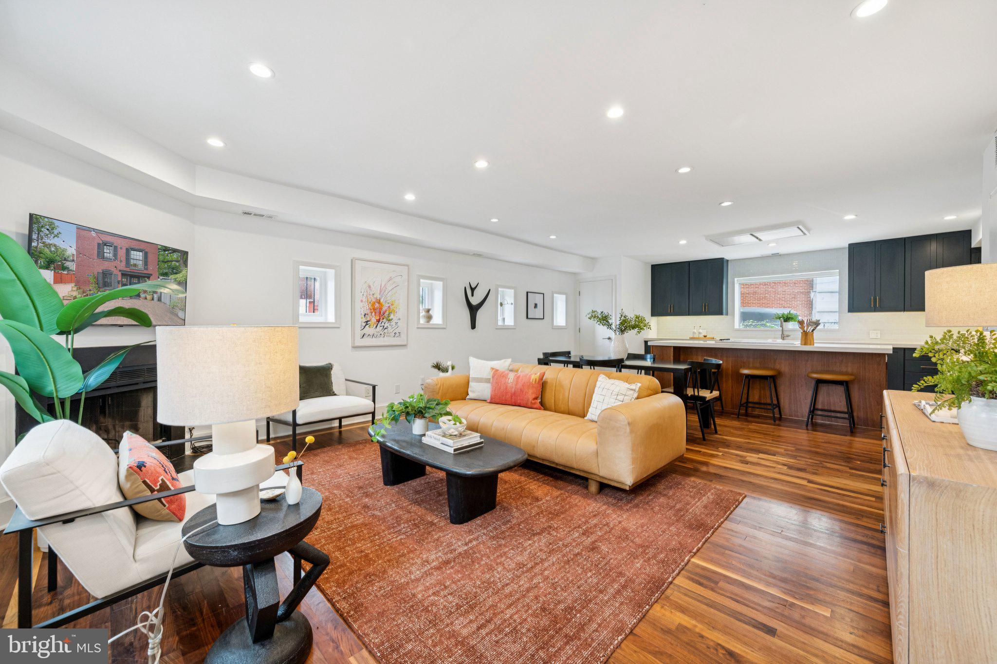 1 DERBY LANE SE
