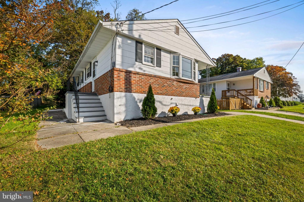 Photo of 9621 10th Avenue, BALTIMORE, MD 21234 (MLS # MDBC2179252)