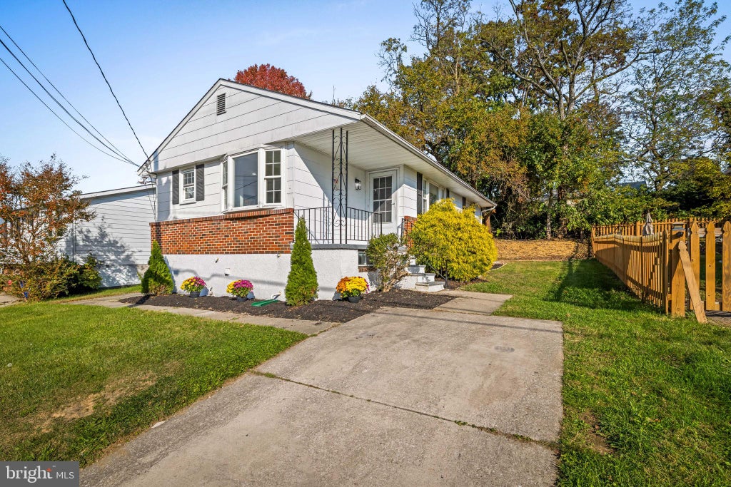 Photo of 9621 10th Avenue, BALTIMORE, MD 21234 (MLS # MDBC2179252)