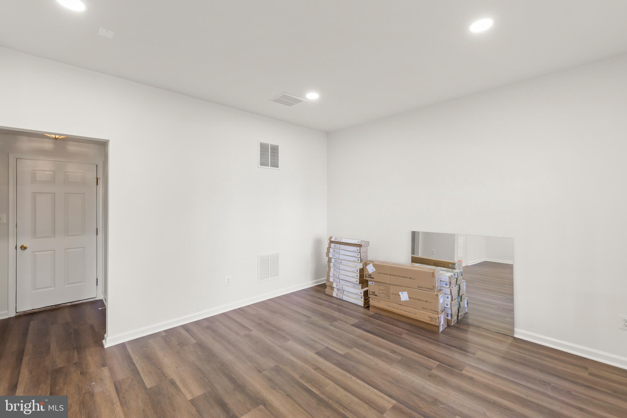 LOUDOUN VALLEY ESTATES - Residential Lease