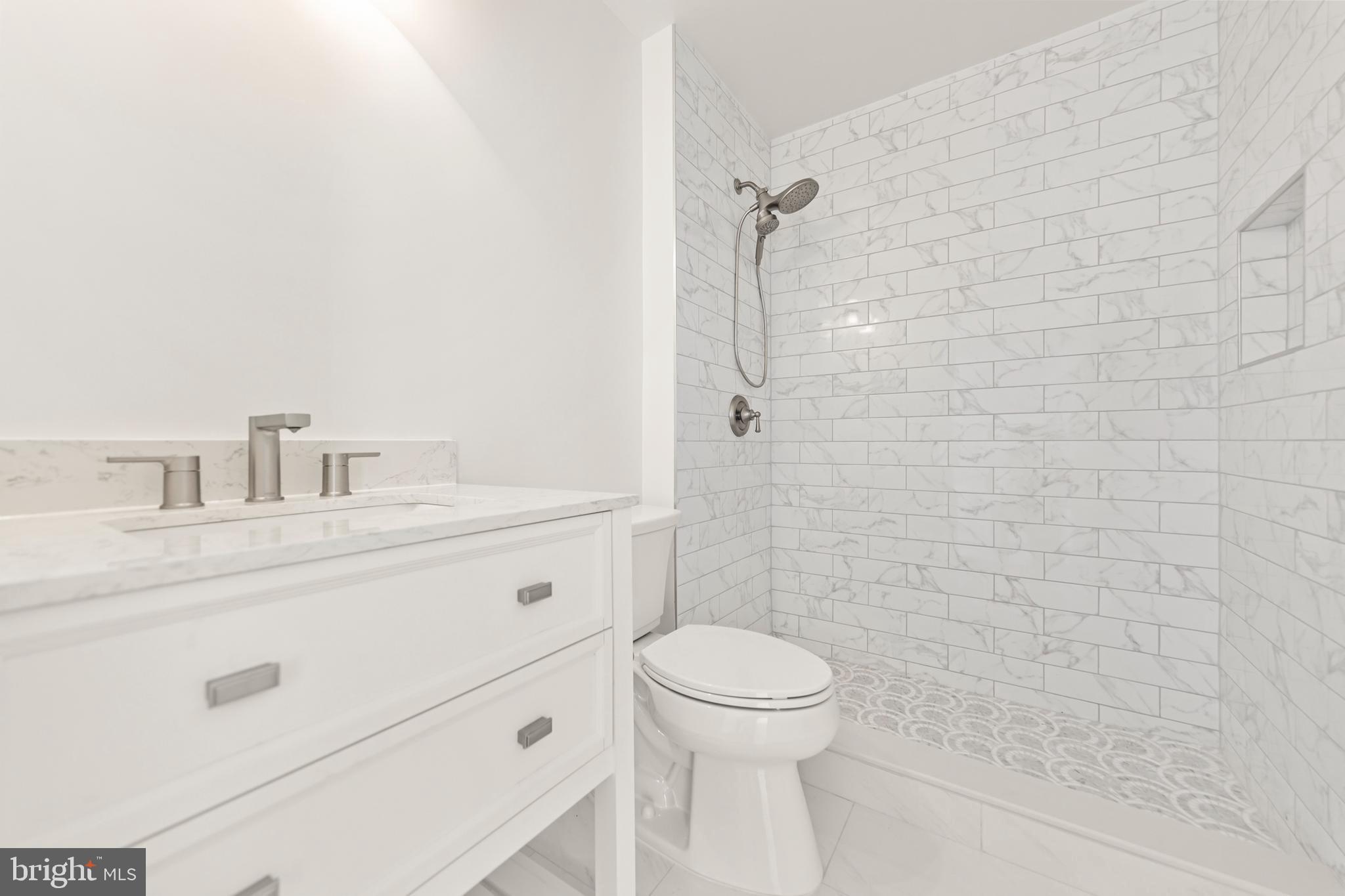 LOUDOUN VALLEY ESTATES - Residential Lease