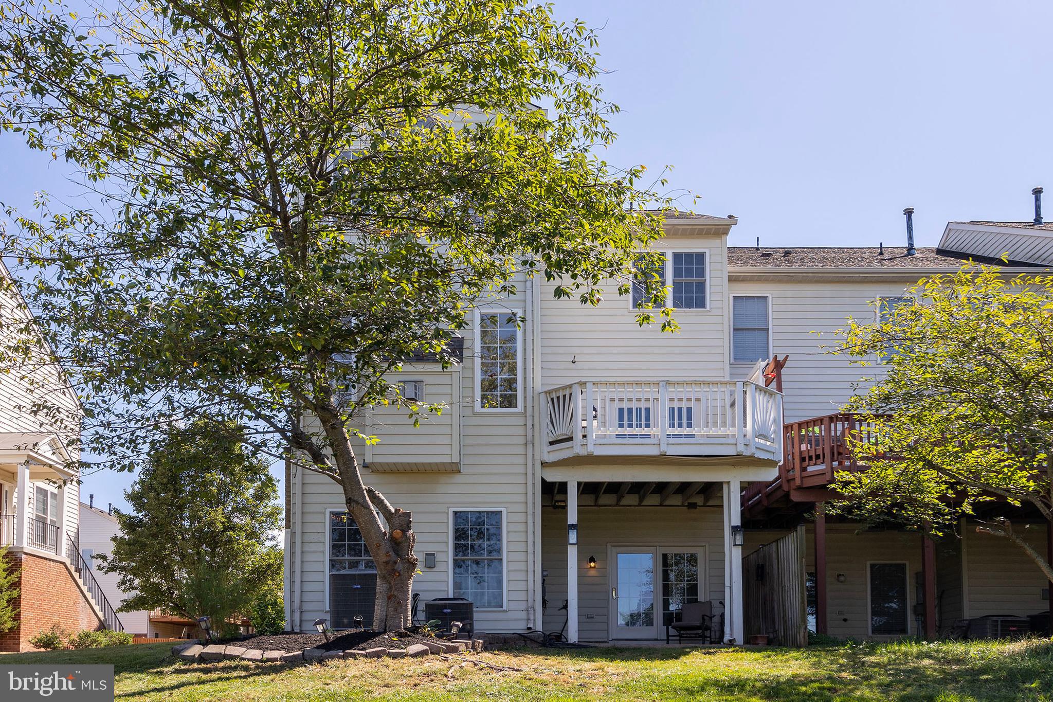 LOUDOUN VALLEY ESTATES - Residential Lease