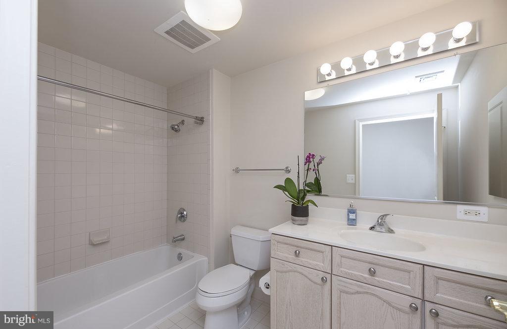 HARBOR VIEW - Residential Lease