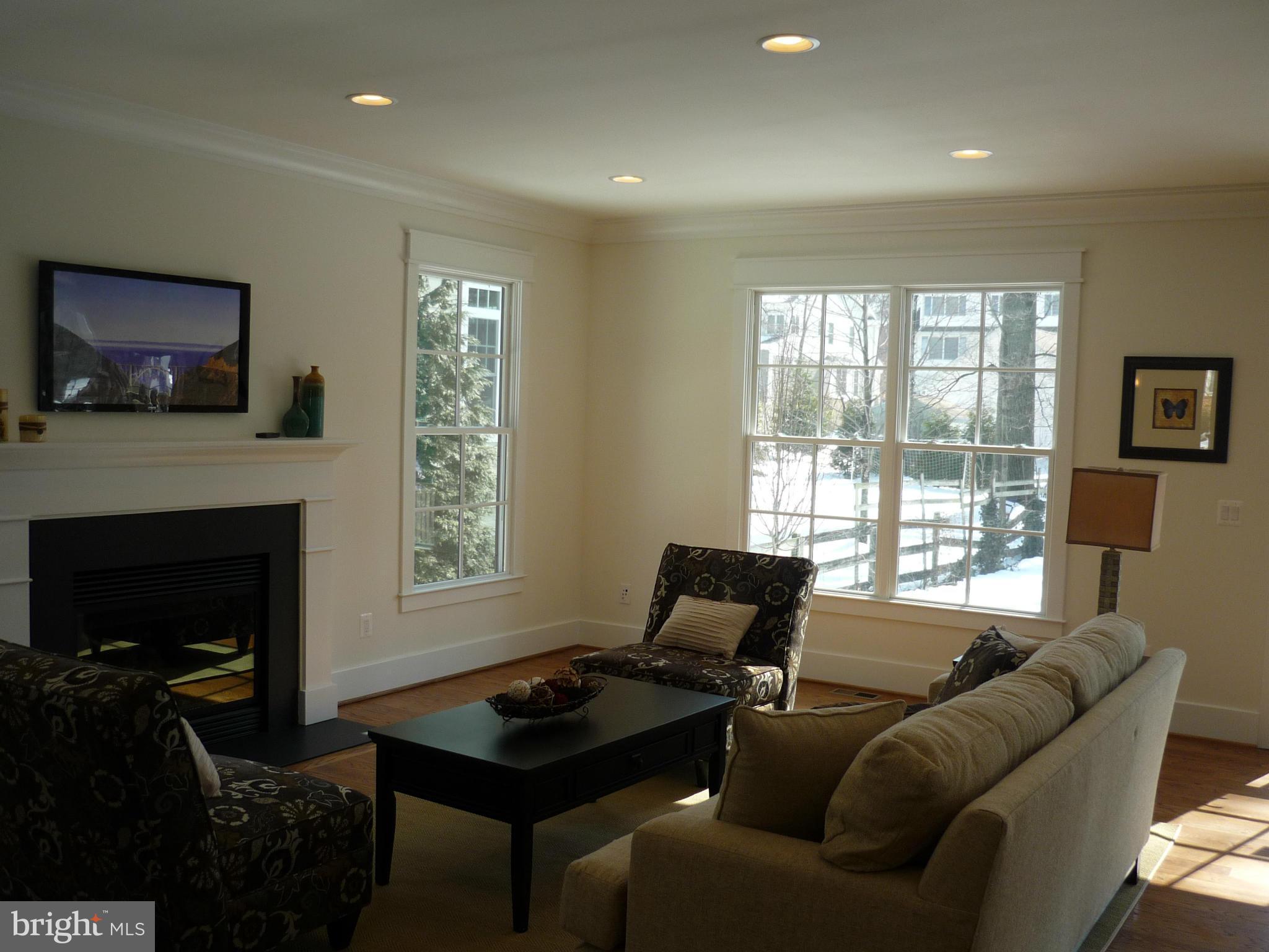 OVER LEE KNOLLS - Residential