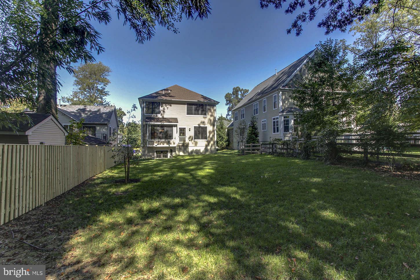 OVER LEE KNOLLS - Residential