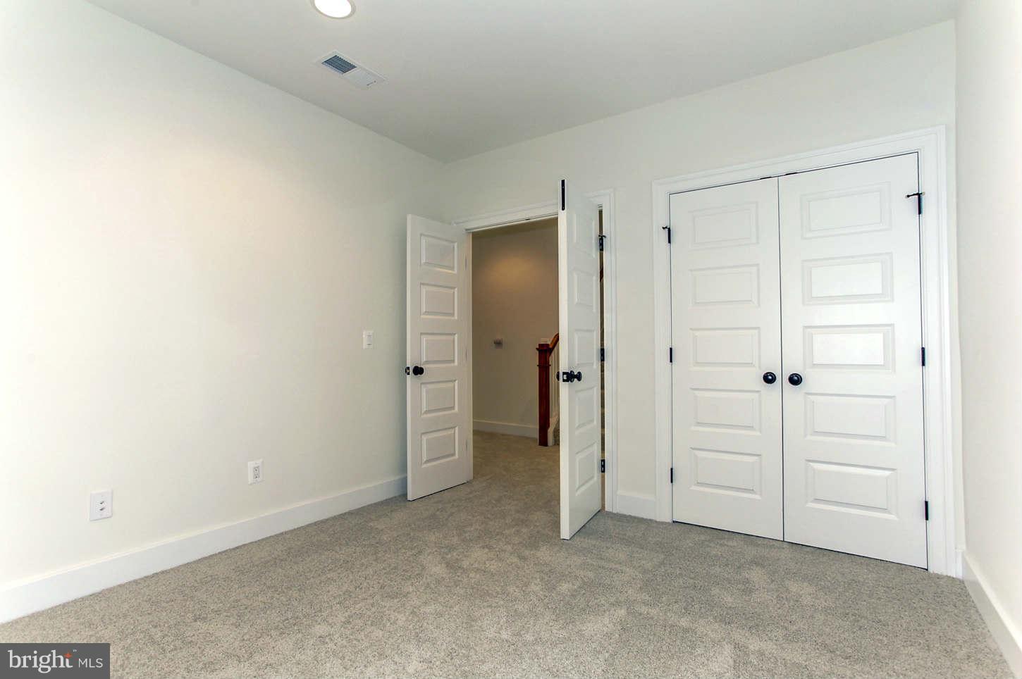 OVER LEE KNOLLS - Residential