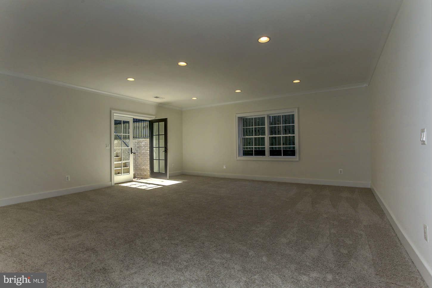 OVER LEE KNOLLS - Residential