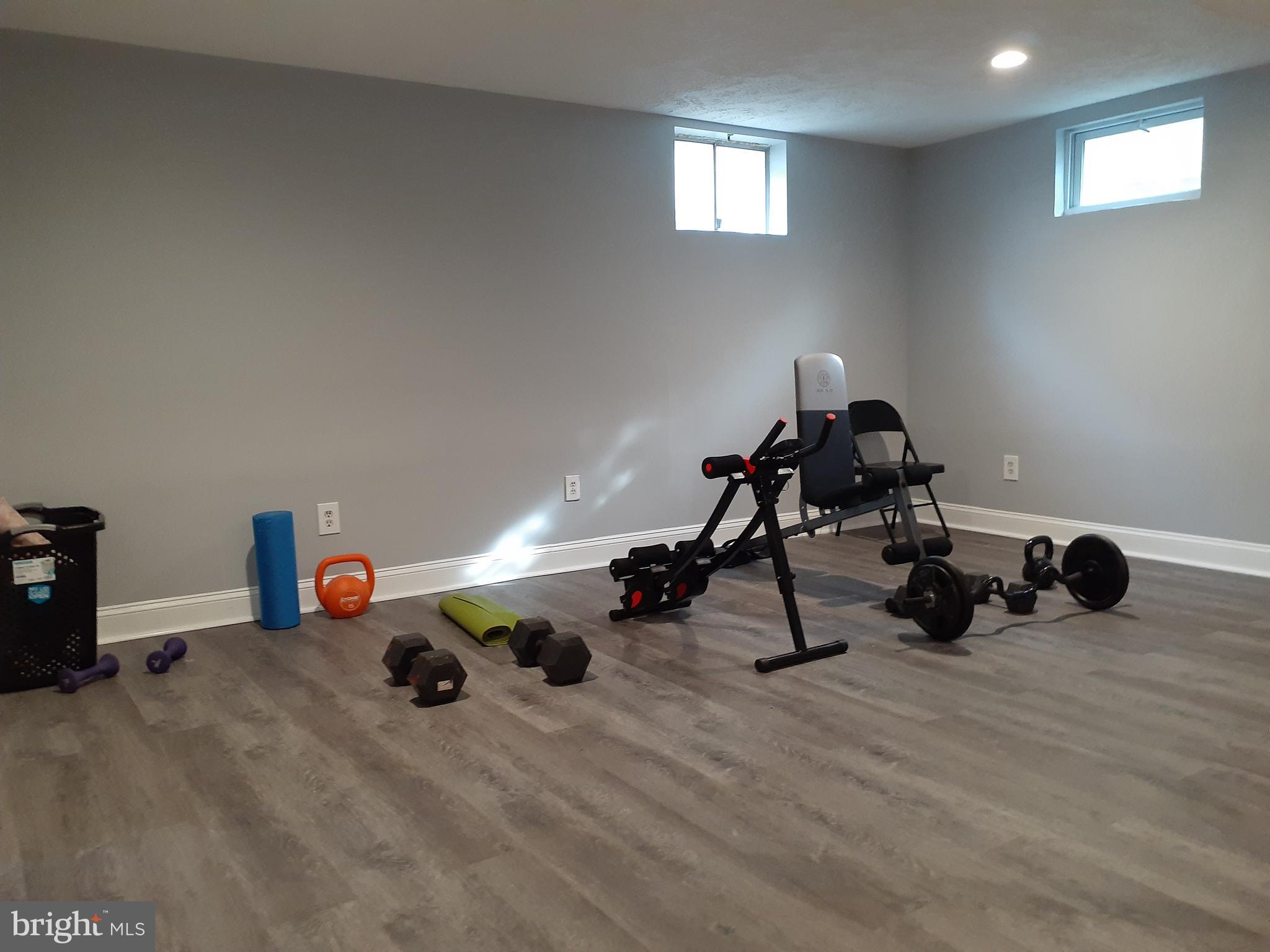 SHANNON SQUARE - Residential