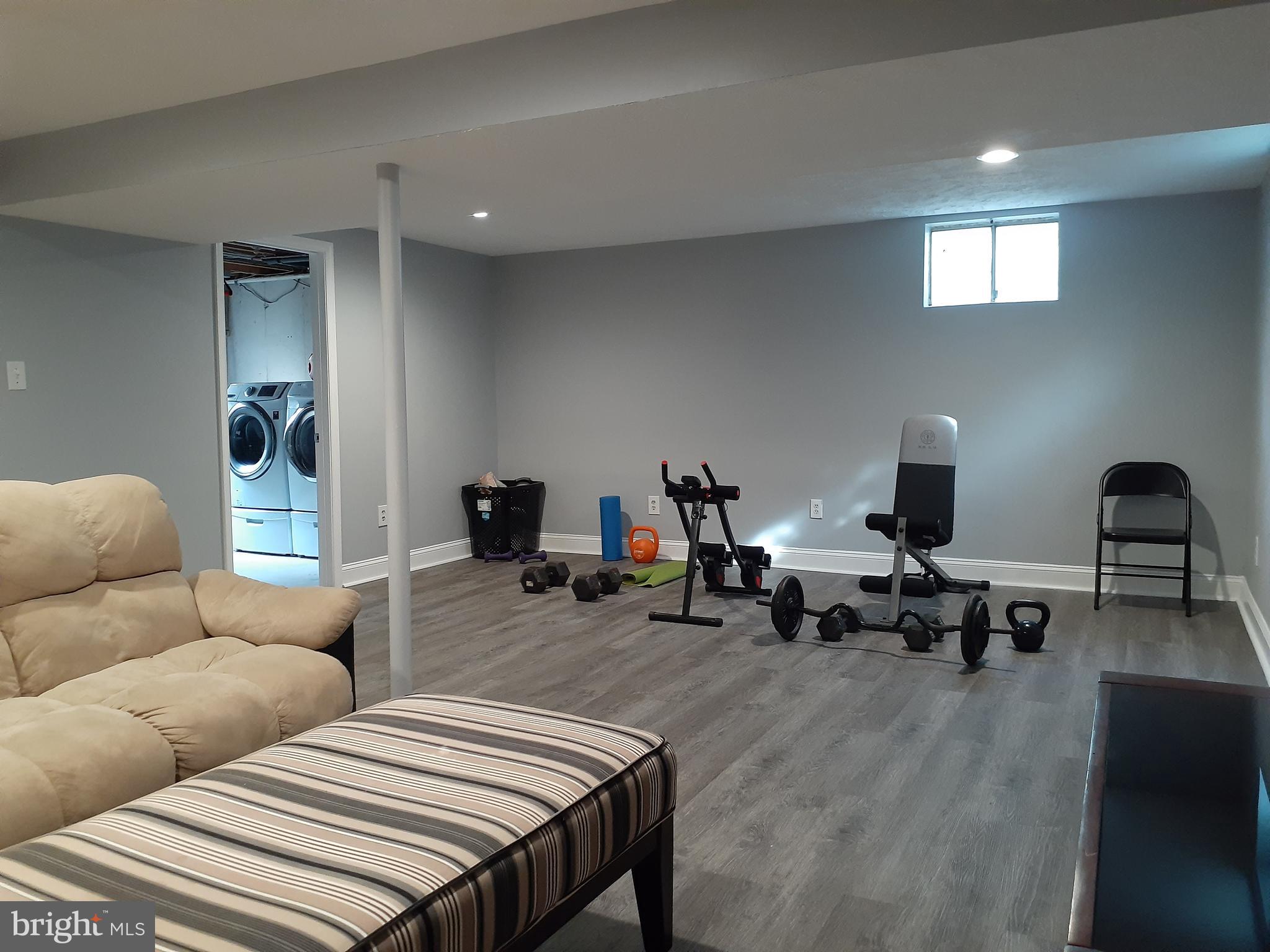 SHANNON SQUARE - Residential