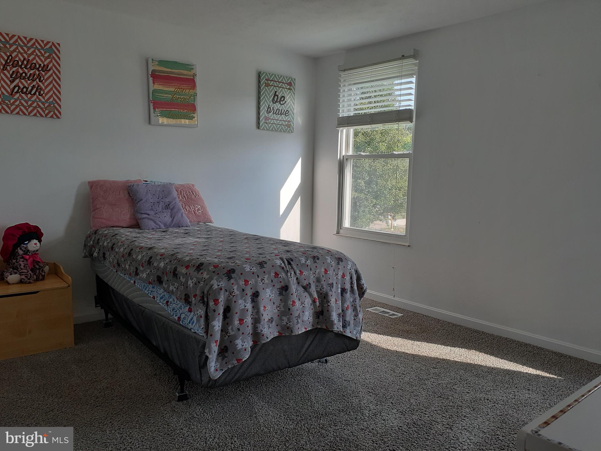 SHANNON SQUARE - Residential