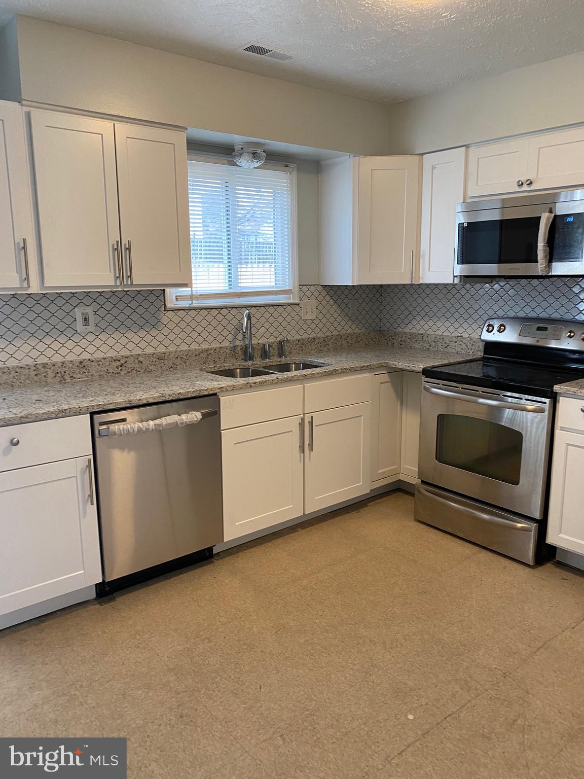 ROSECROFT COMMONS - Residential Lease