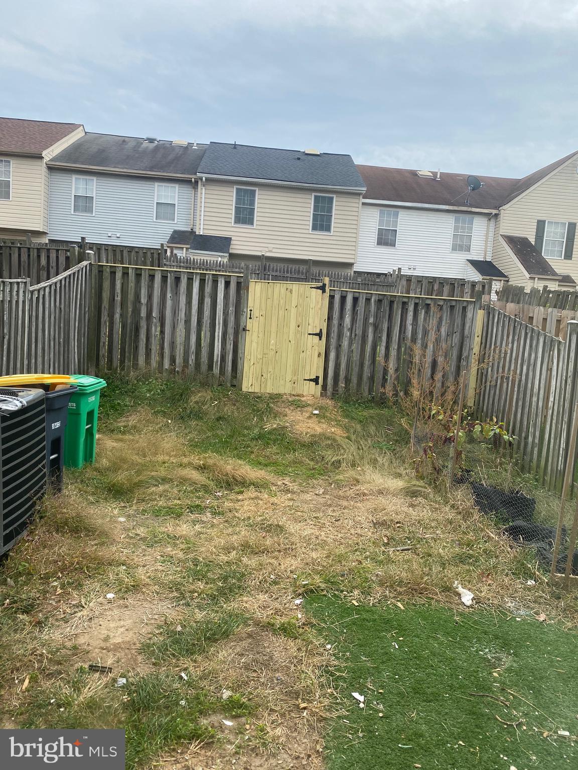 ROSECROFT COMMONS - Residential Lease