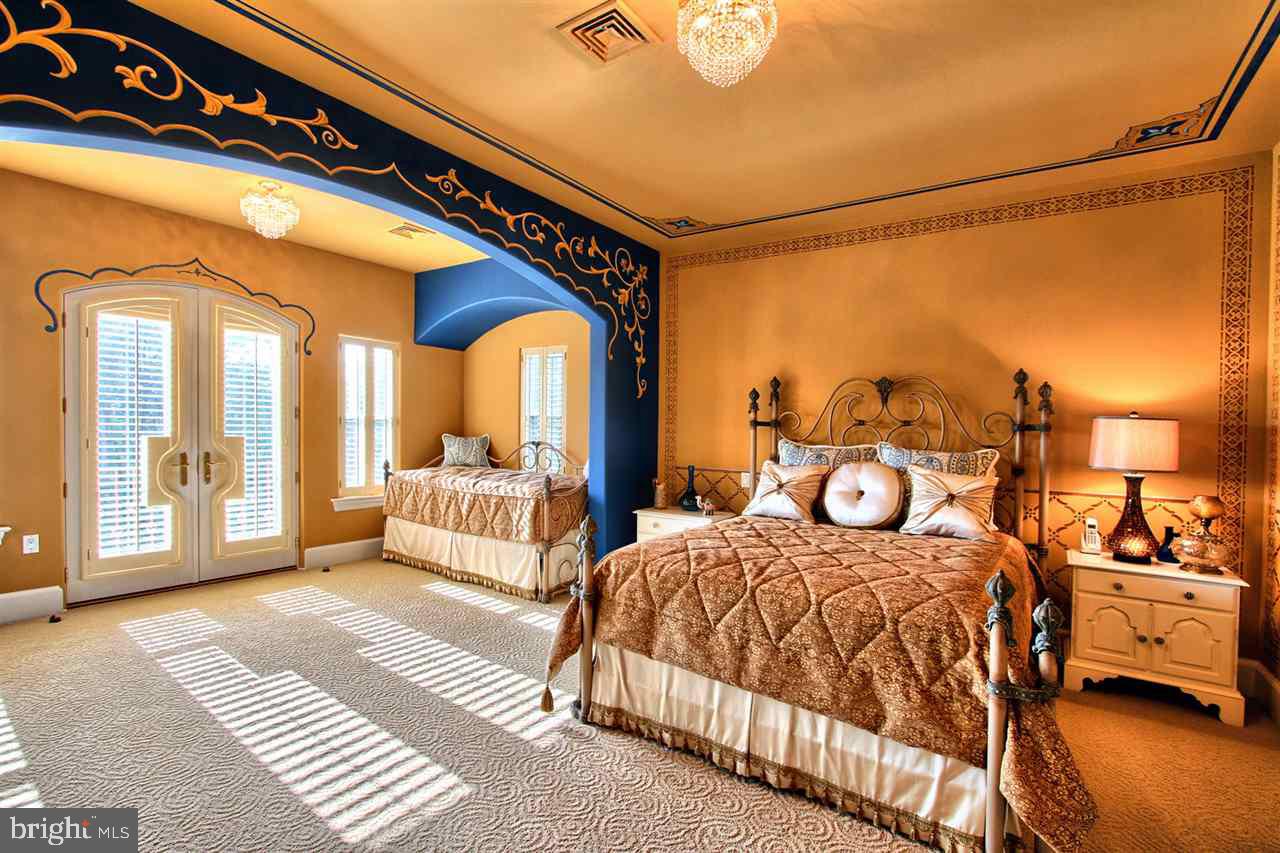 WHITE OAKS - Residential