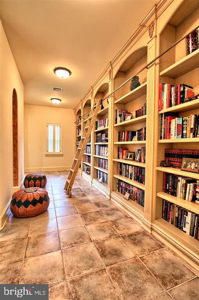 WHITE OAKS - Residential