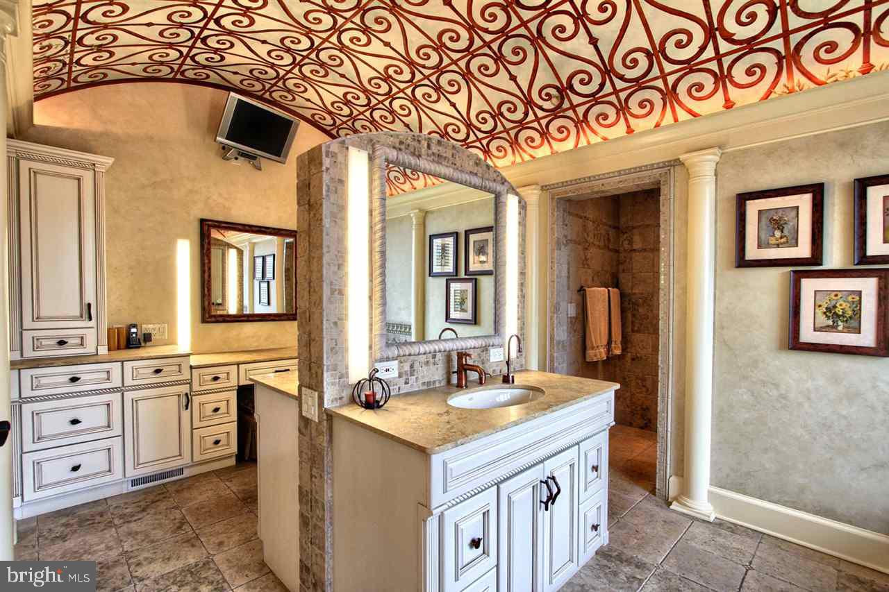 WHITE OAKS - Residential