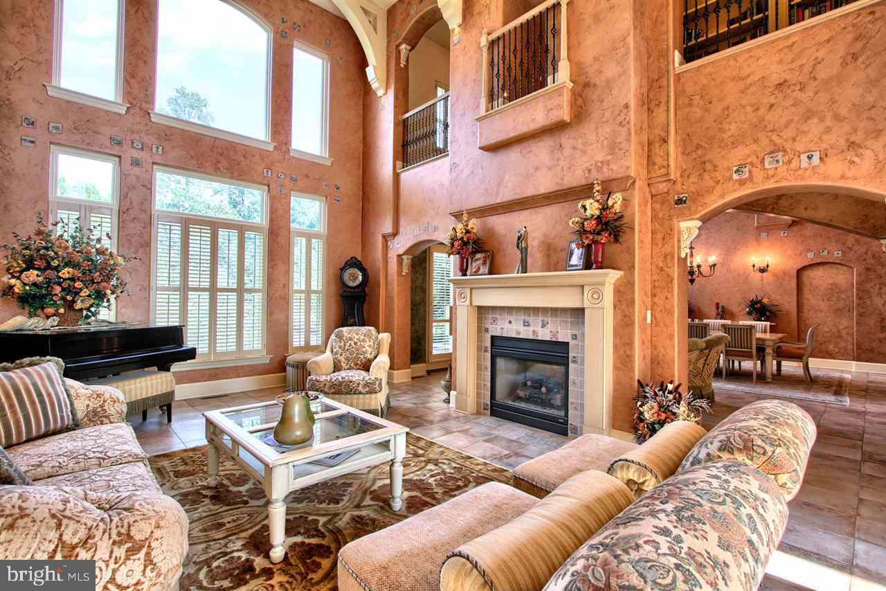 WHITE OAKS - Residential