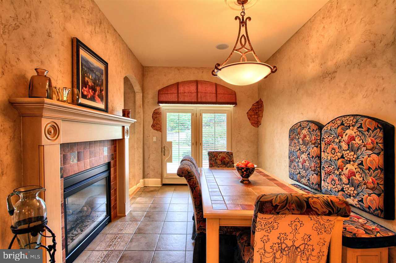 WHITE OAKS - Residential