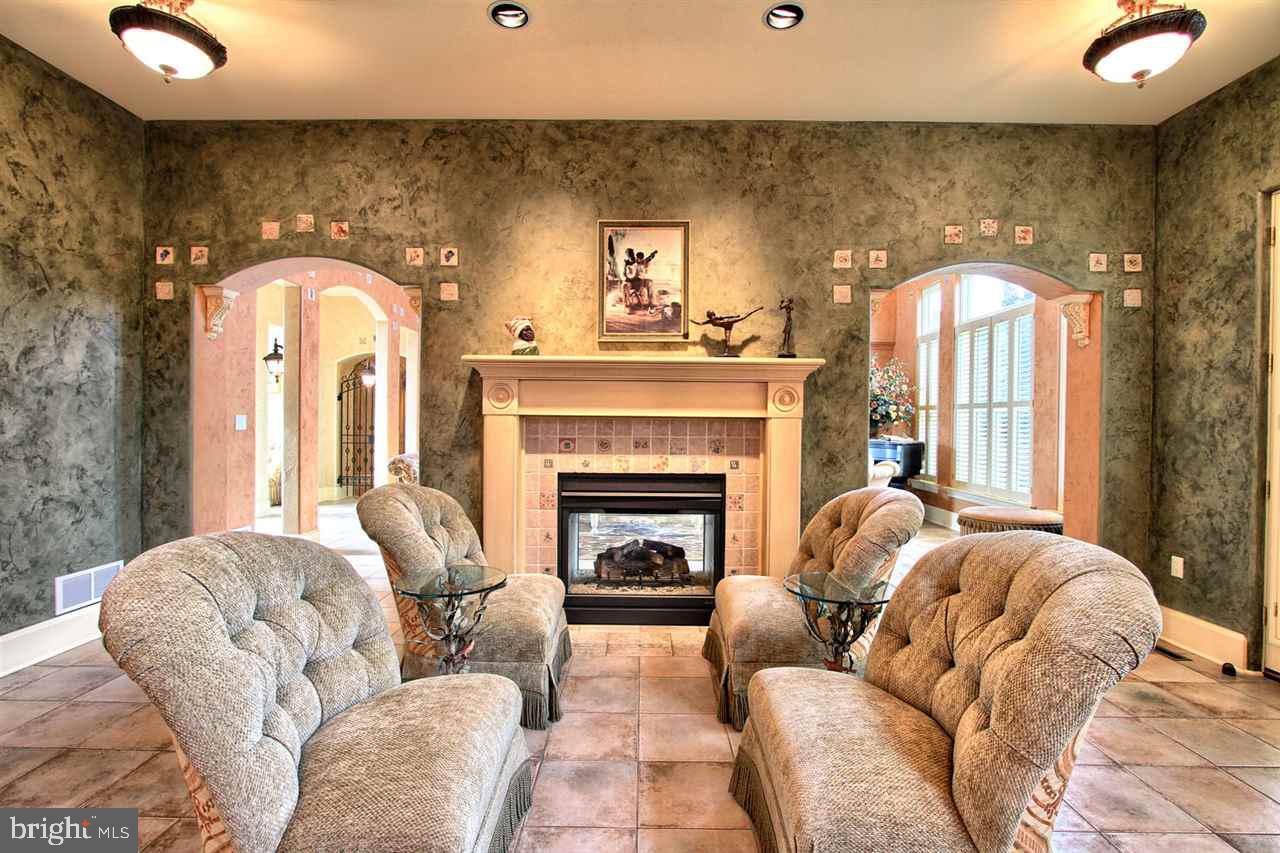 WHITE OAKS - Residential