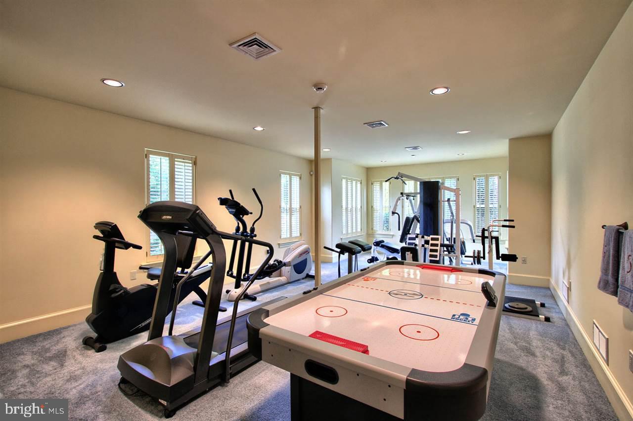 WHITE OAKS - Residential