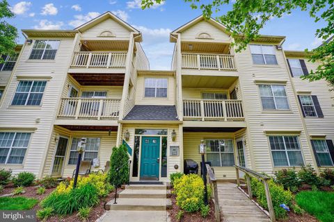 Photo of 11002 Koman Circle #301, MANASSAS, VA 20109 (MLS # VAPW2119108)
