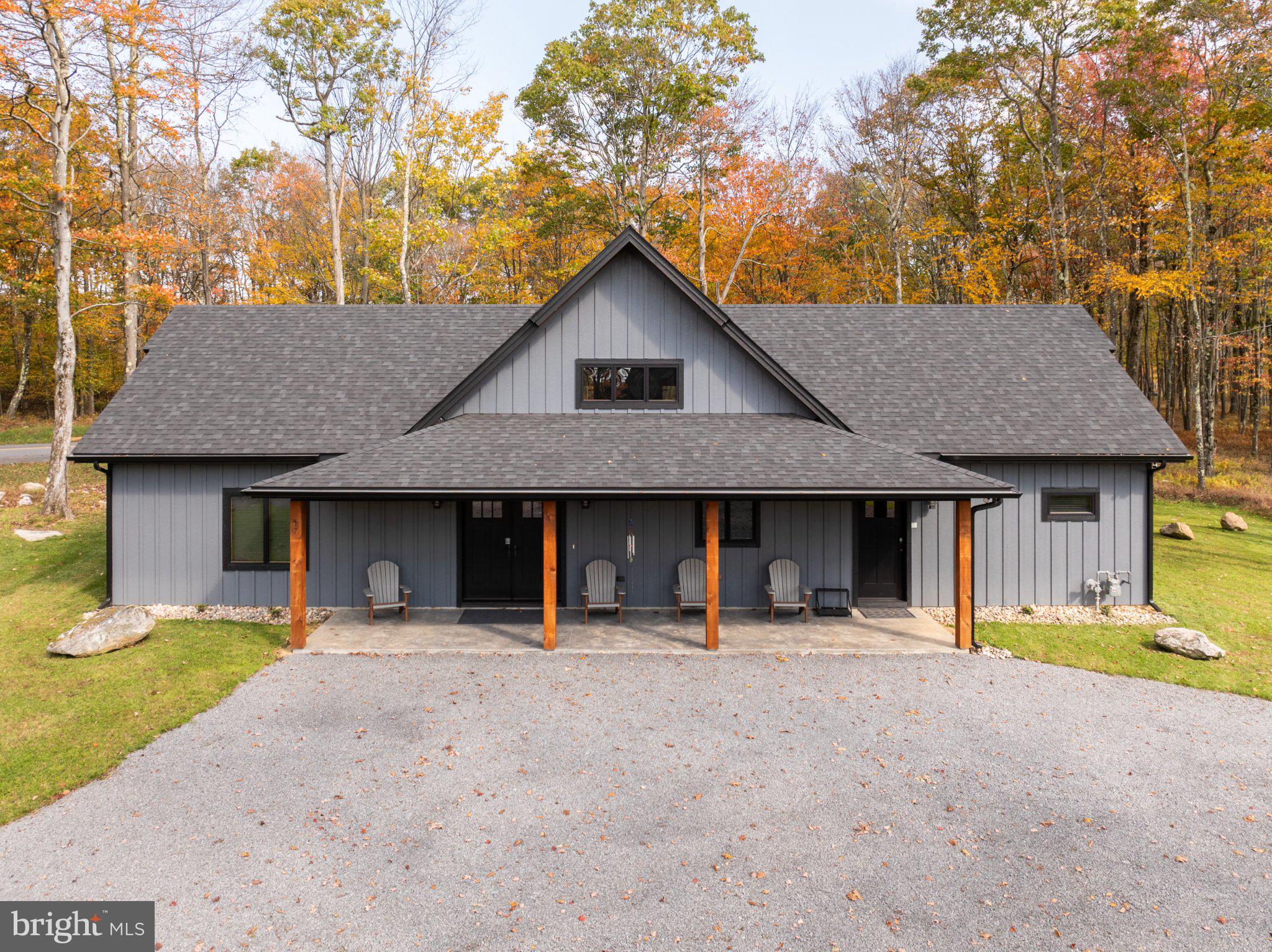17 GREEN JACKET COURT