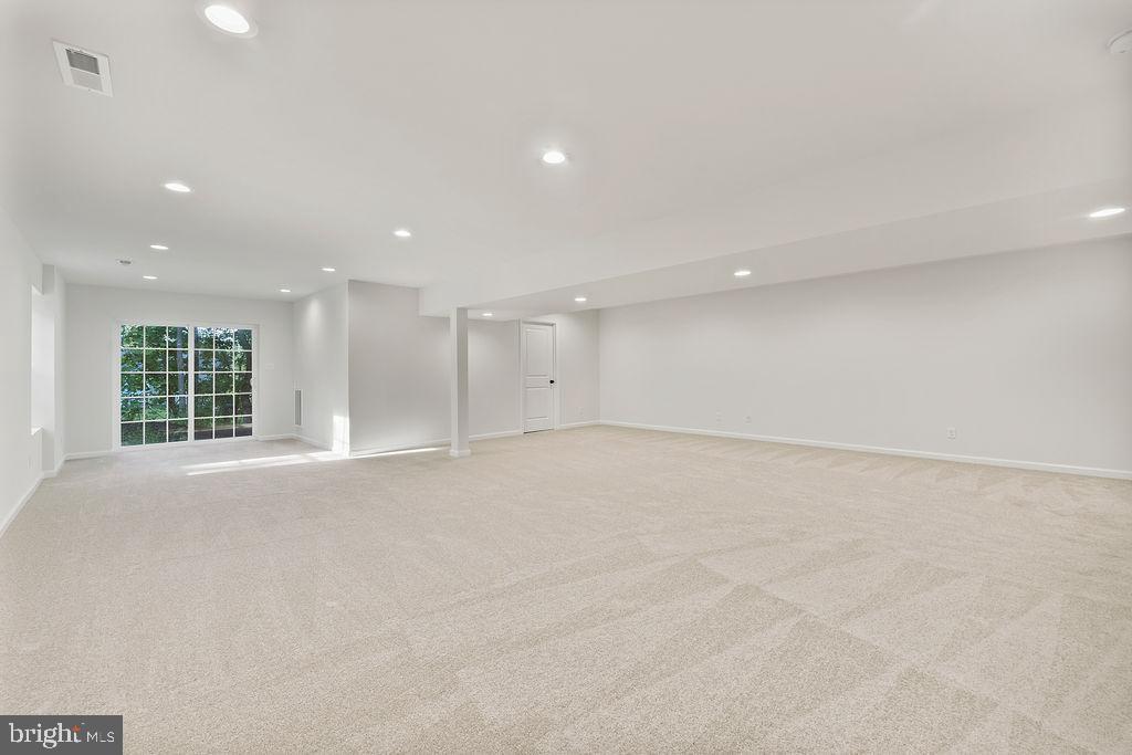 WOODLAND SHORES - Residential