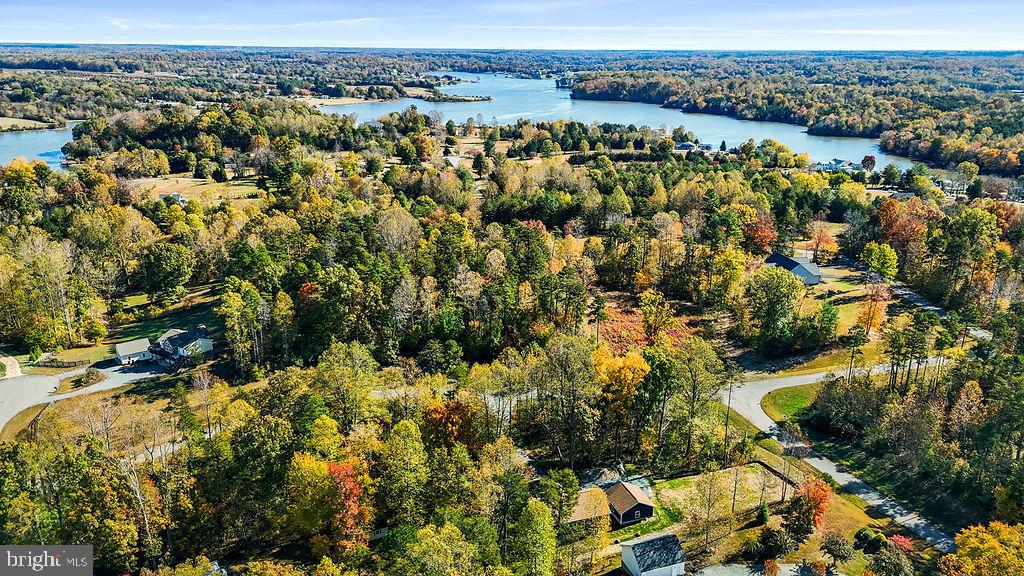 WOODLAND SHORES - Residential