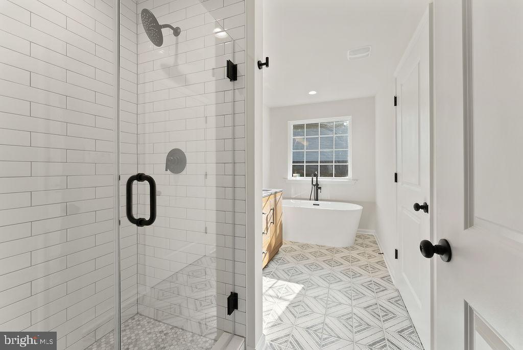 WOODLAND SHORES - Residential