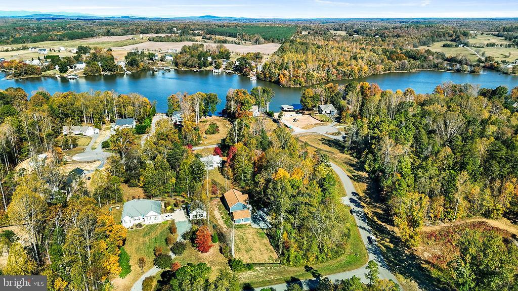 WOODLAND SHORES - Residential