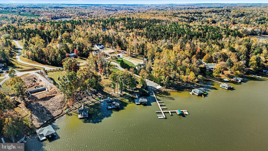 WOODLAND SHORES - Residential