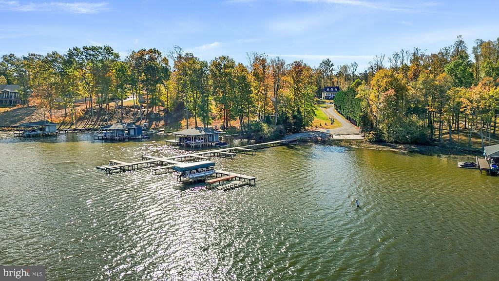 WOODLAND SHORES - Residential