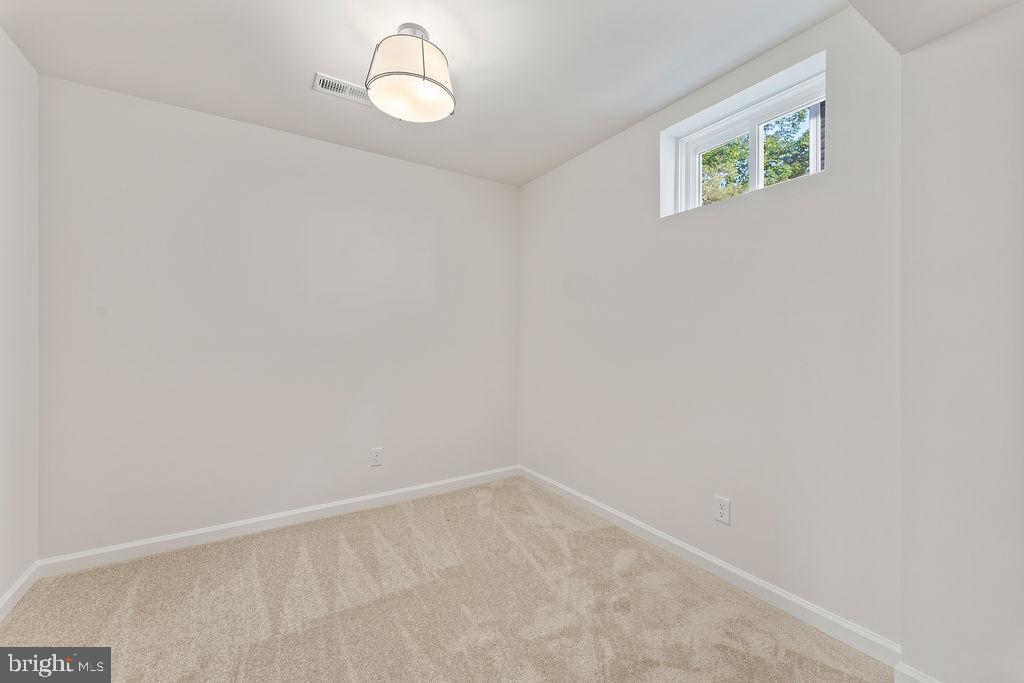 WOODLAND SHORES - Residential