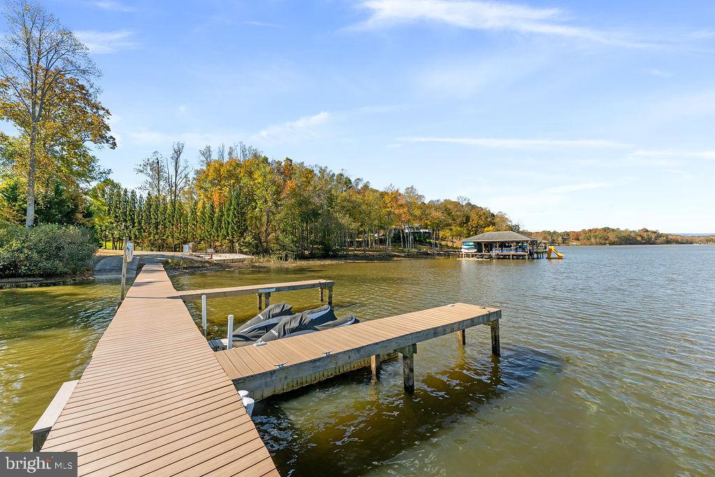 WOODLAND SHORES - Residential