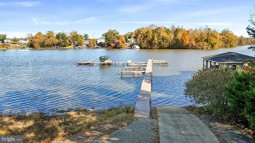 WOODLAND SHORES - Residential