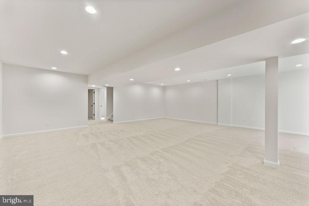 WOODLAND SHORES - Residential